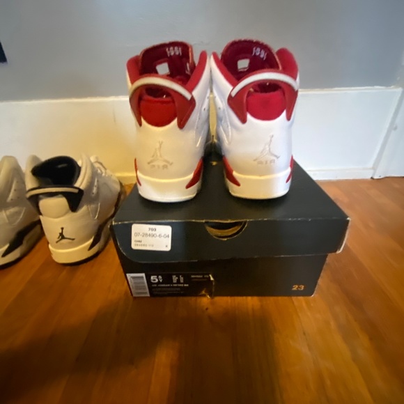 Jordan 6’s sneakers 5.5, 6, 6.5 main image 11